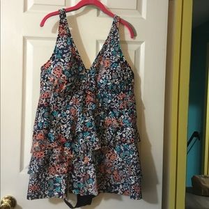 Sz 20w multiple blues make up this print. Never worn no tags.